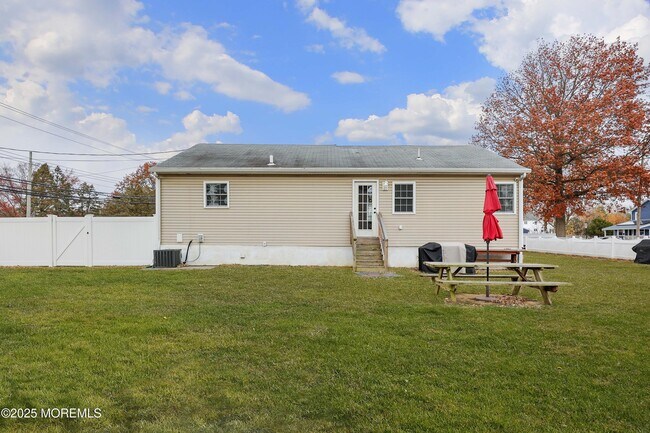 Building Photo - 58 Richardson Ave