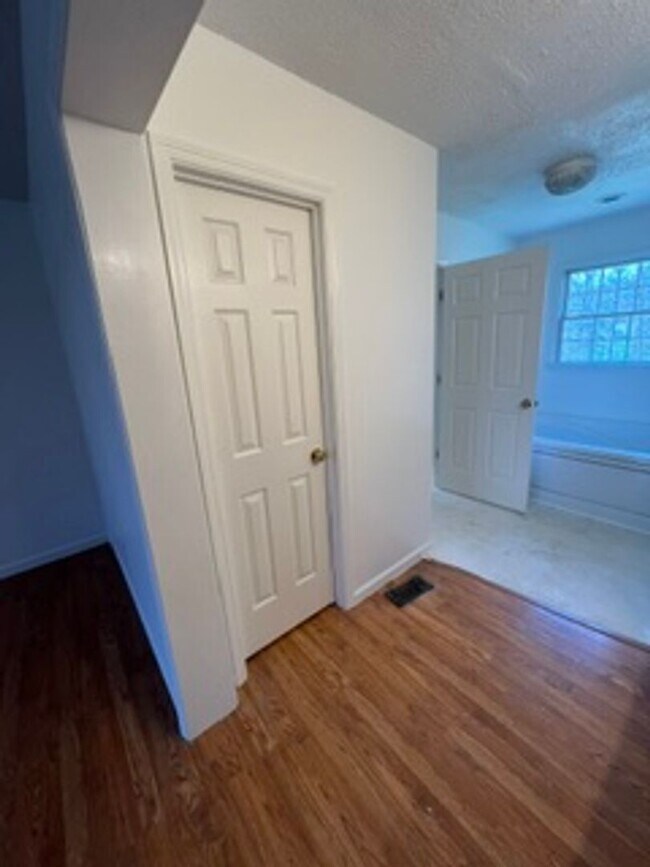 Building Photo - Single family home located in southern Rockbridge County minutes from I81