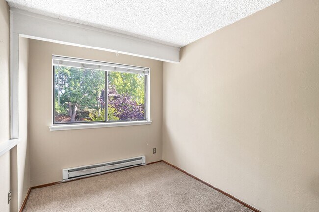 Building Photo - 2633 Juniper Ave