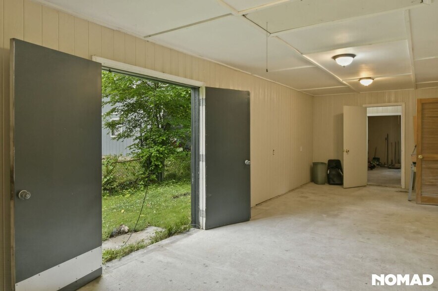 Building Photo - 1322 W Sherry Dr