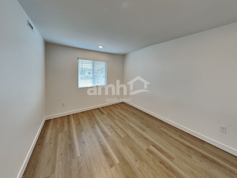 Building Photo - 9678 N Rancho Lozano