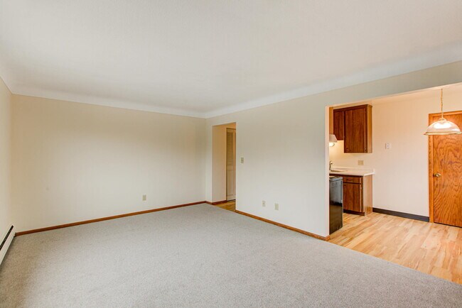 Building Photo - 1890 Lexington Ave N