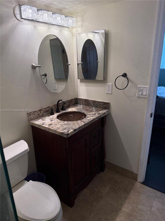 Building Photo - 9320 S Hollybrook Lake Dr