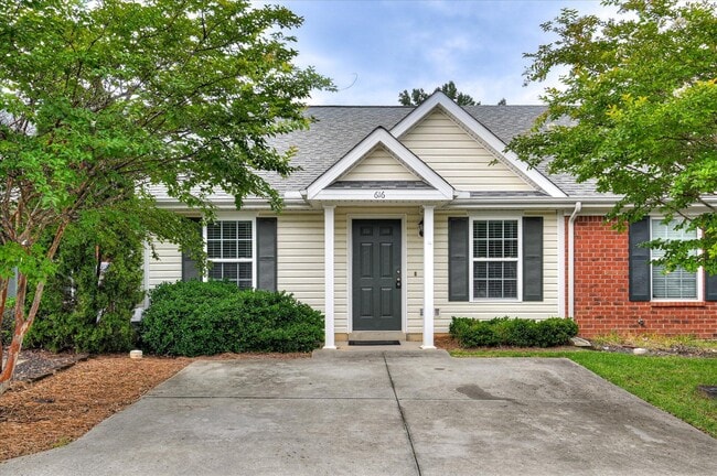 Primary Photo - 616 Brook Trail