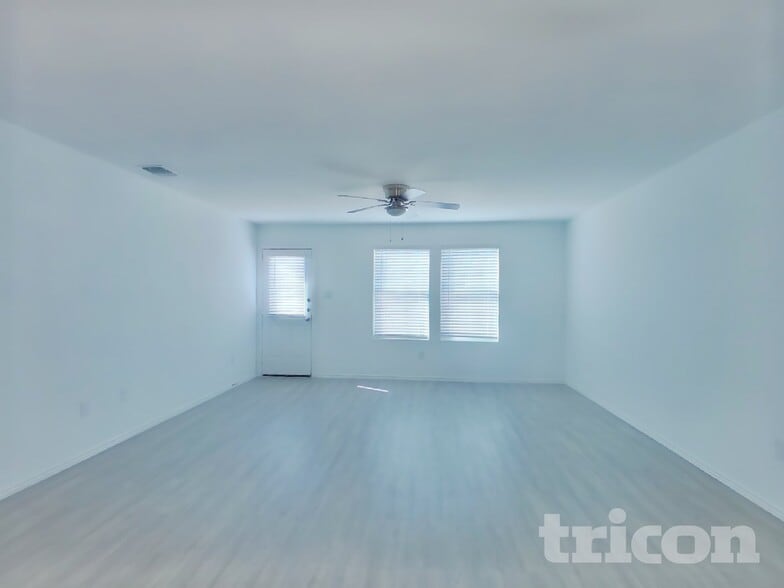 Building Photo - 5715 Vista Point