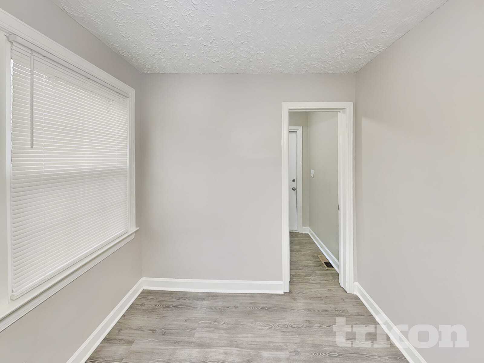 Building Photo - 1122 Paramount Cir