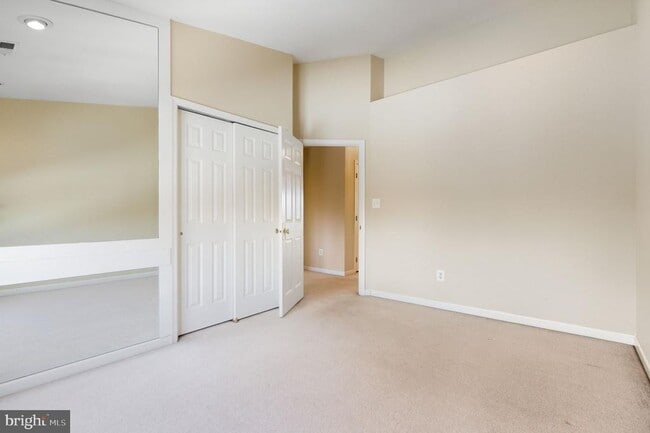 Building Photo - 21369 Sawyer Square