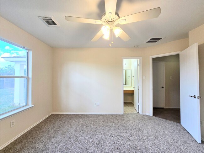 Building Photo - 29527 Evergreen Hills Dr