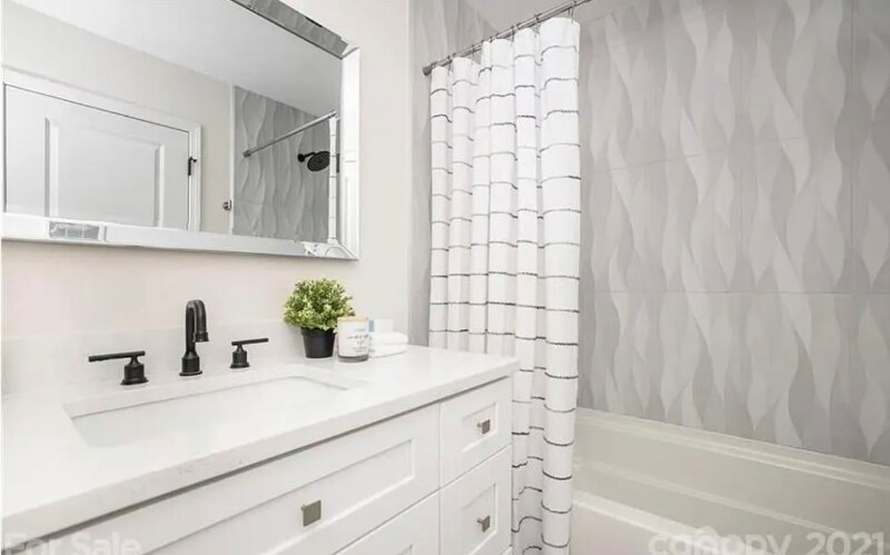 Building Photo - 7128 Mapleridge Dr