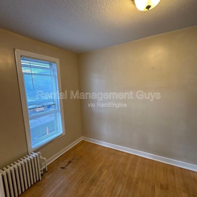 Building Photo - 65 George St E