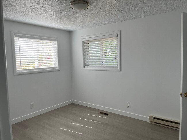 Building Photo - 2081 Canemah St