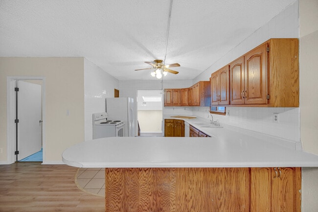 Building Photo - 2571 E Lincoln Hwy