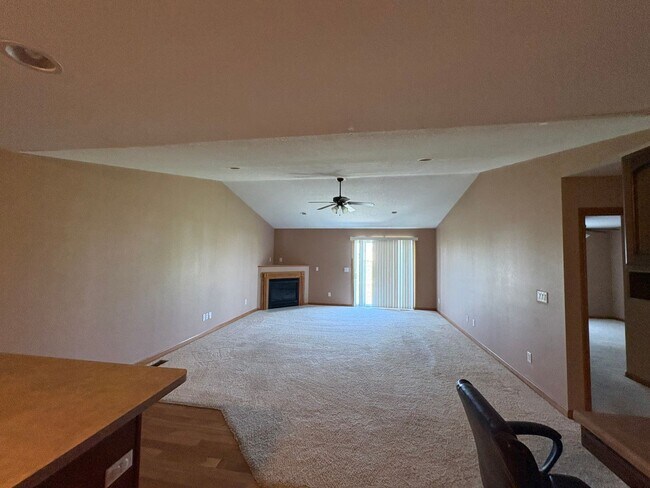 Building Photo - 2-bedroom, 2-bath Duplex in Champaign, IL