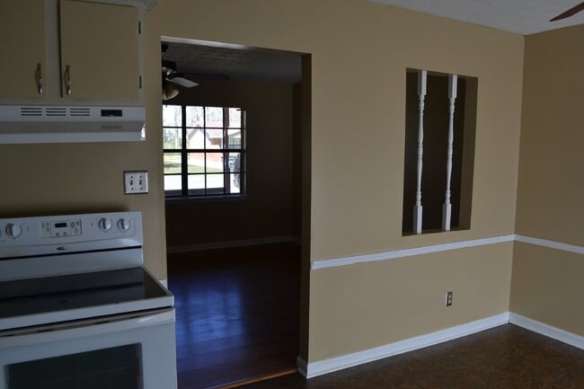 Building Photo - House for Rent