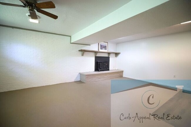 Building Photo - Beautifully renovated 4-bedroom 3 bath hom...