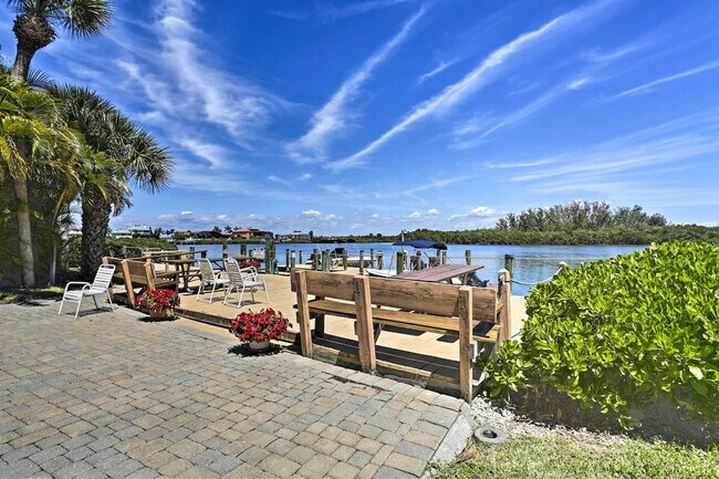 Building Photo - 2700 N Beach Rd