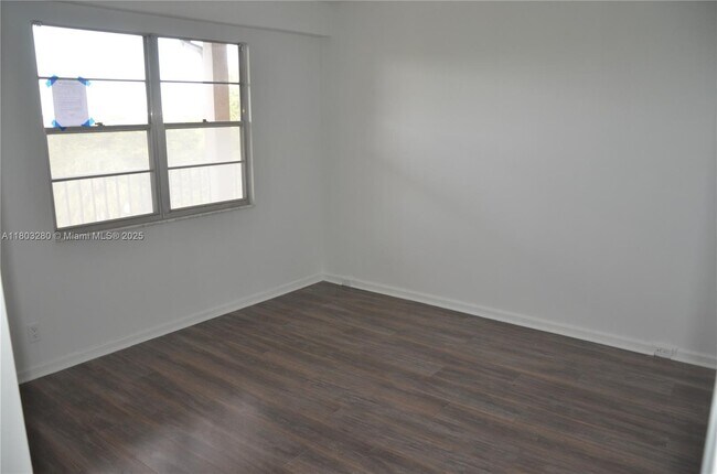 Building Photo - 12600 SW 5th Ct