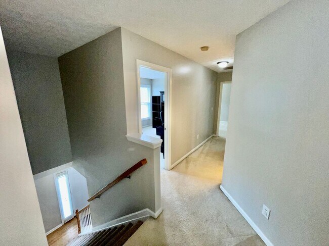 Building Photo - 2465 Lunetta Ln