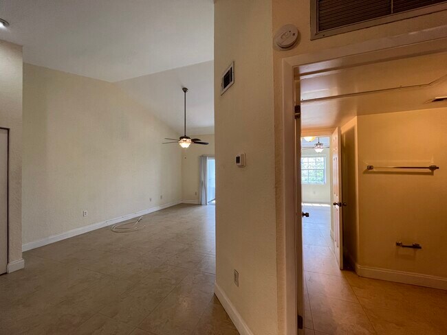Building Photo - 2803 N Oakland Forest Dr