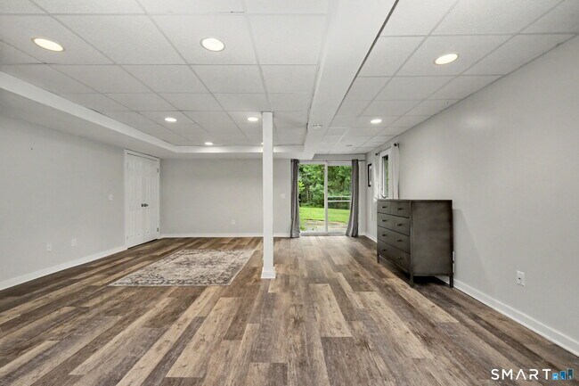 Building Photo - 158 Steep Hill Rd