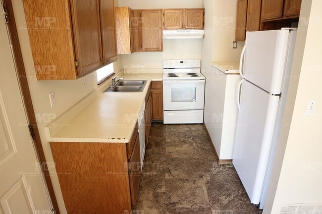 Building Photo - 520 S Howes St