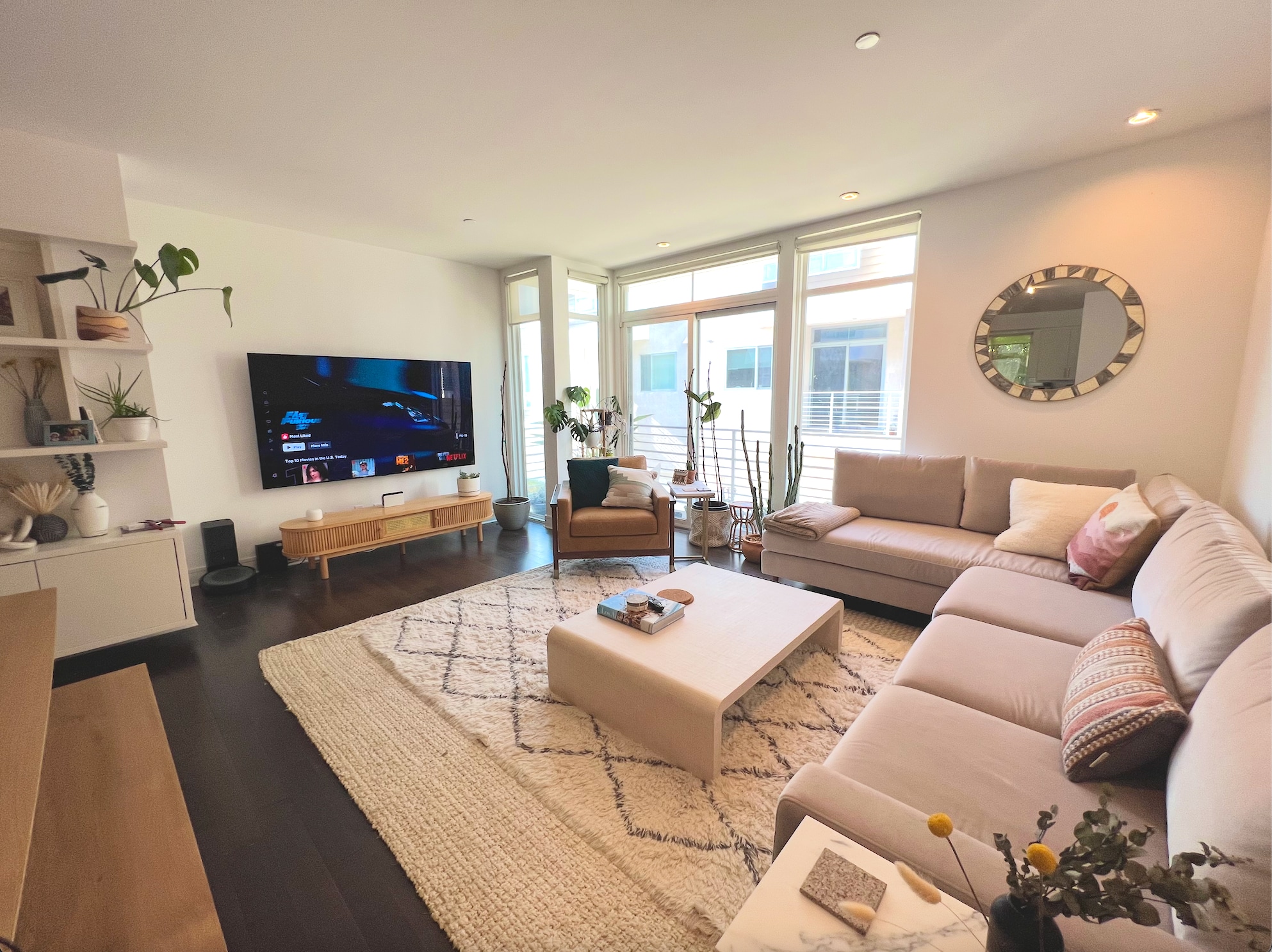 Building Photo - 1400 N Fuller Ave