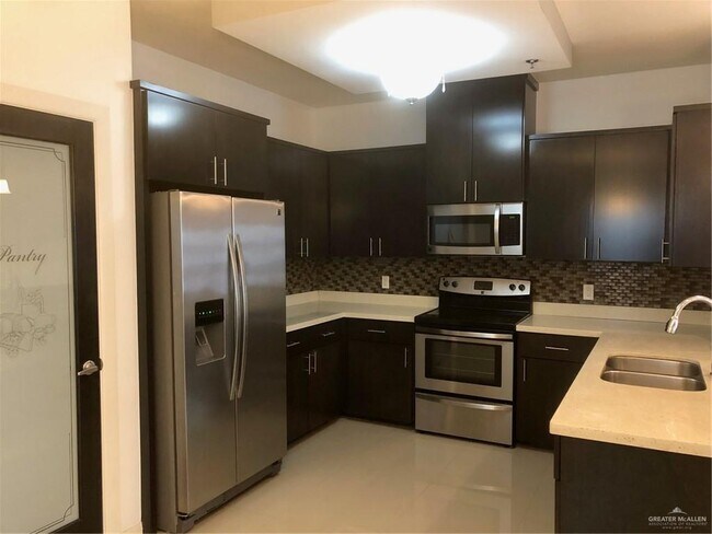 Building Photo - 1304 E Daffodil Ave