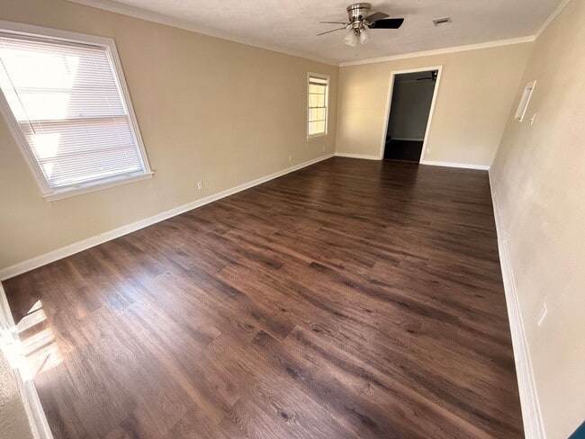 Building Photo - Beautiful 3 bedroom 2 bath home
