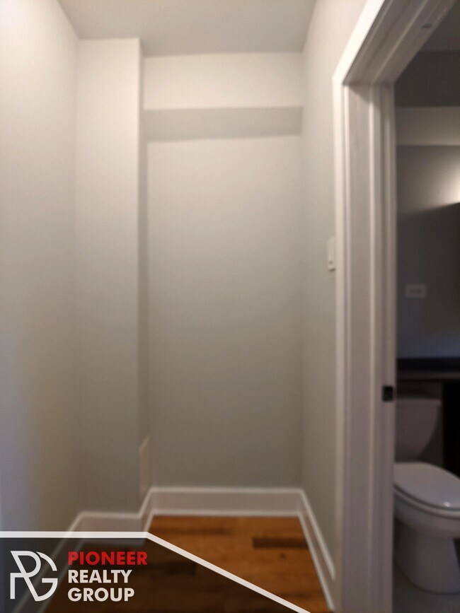 Building Photo - 1154 N Dearborn St