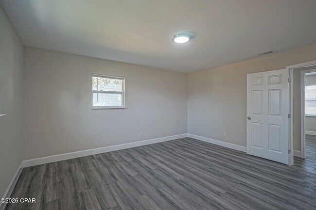 Building Photo - 410 S Star Ave