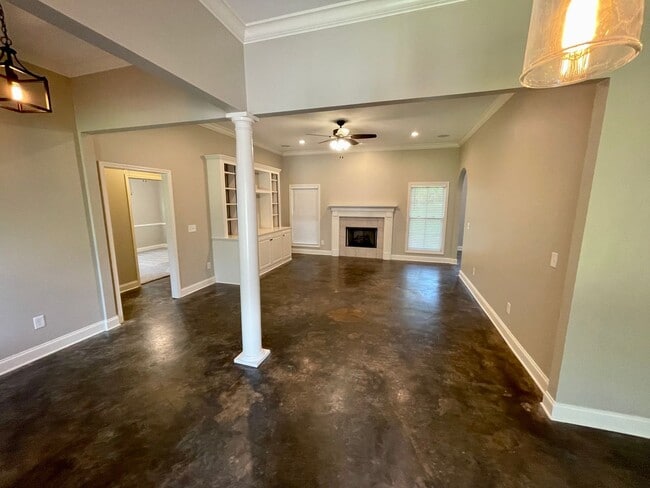 Building Photo - 4 bed 2.5 bath home in Ridgeland!*MOVE IN ...