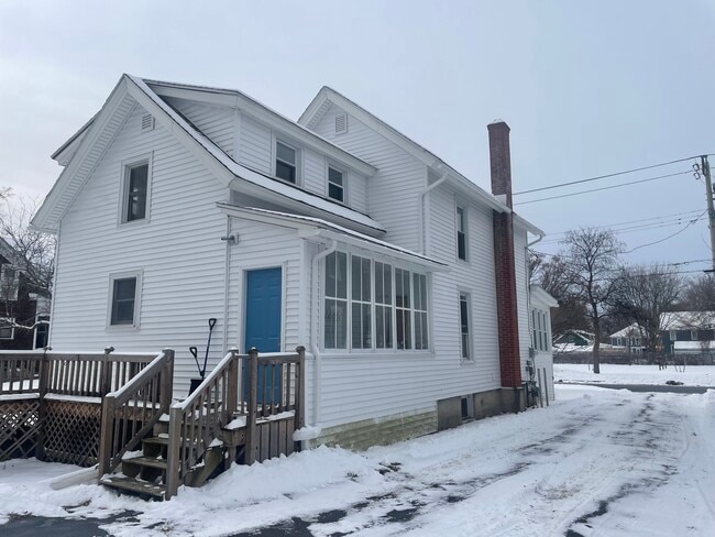 Building Photo - 242 N Hamilton St