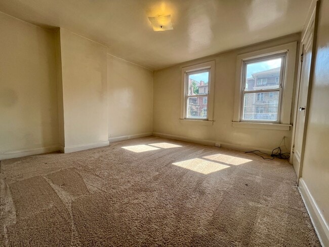 Building Photo - Beautiful 2BR Duplex in a Great Oakland Lo...