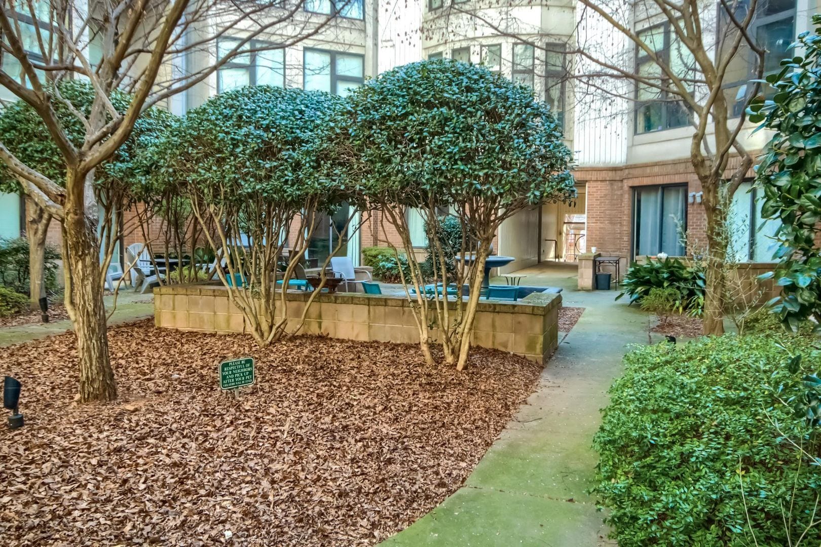 Building Photo - 525 E 6th St