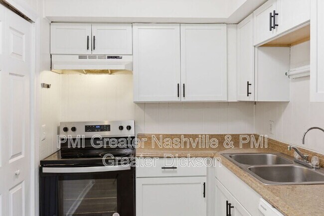 Building Photo - 704 McPherson Dr