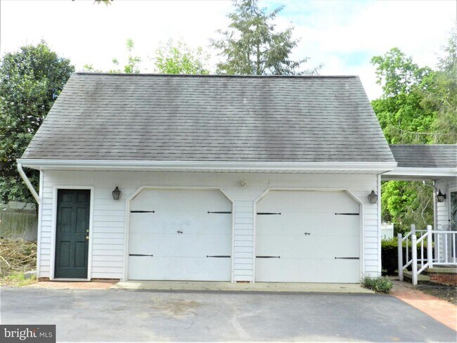 Building Photo - 108 Wilderness Ln