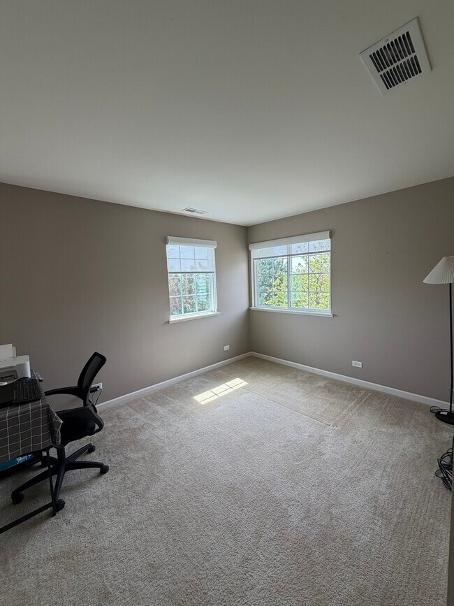 Building Photo - 10097 Cummings St