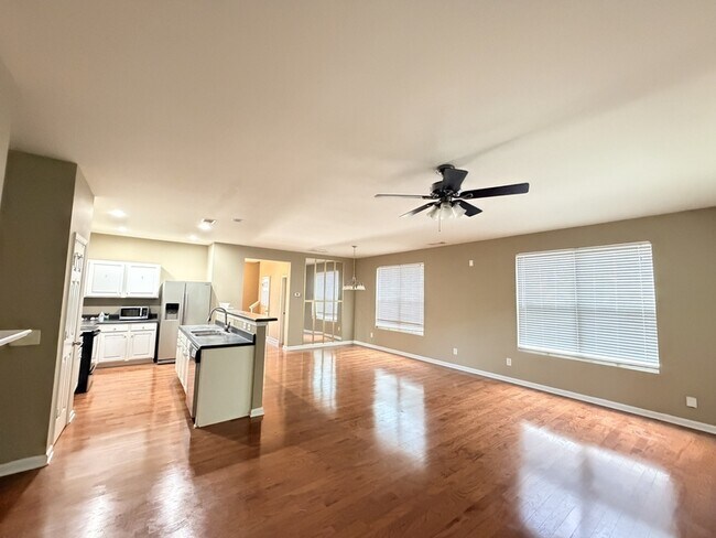 Building Photo - 3329 Fernview Dr
