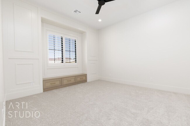 Building Photo - BRAND NEW Gorgeous 6 bed 7 bath with Pool ...