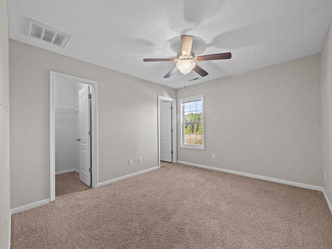 Building Photo - Welcome to the Burroughs!