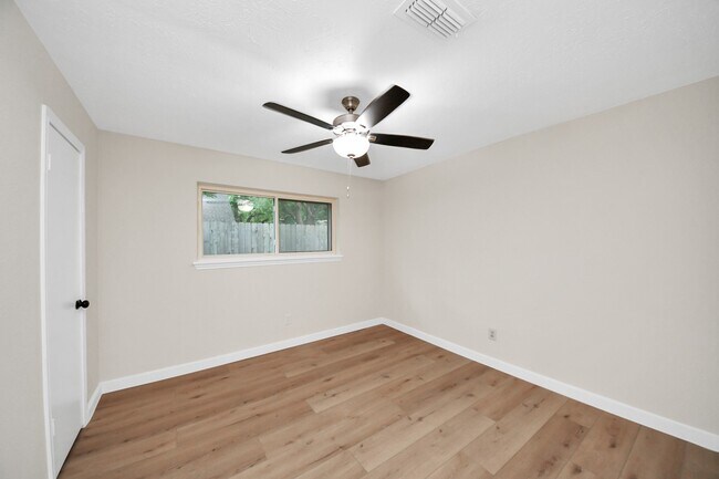 Building Photo - 25511 Many Oak Dr