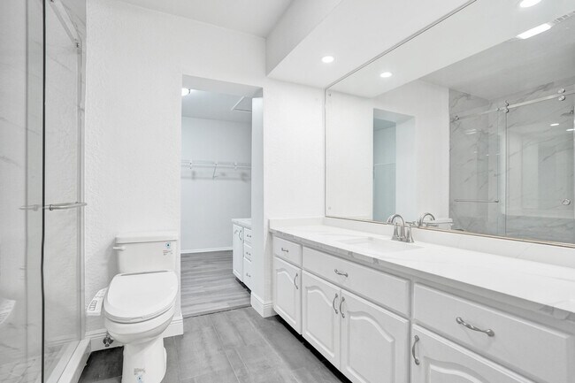 Building Photo - 4755 NE 23rd Ave