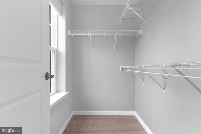 Building Photo - 9713 Glassy Creek Way