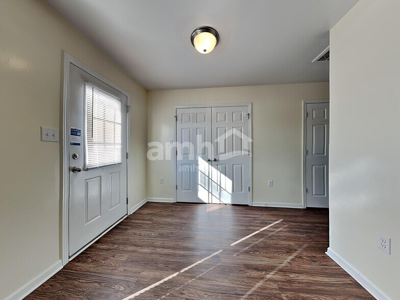 Building Photo - 103 Wolf Creek Ln