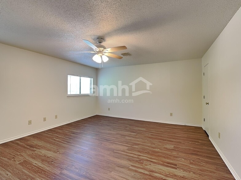 Building Photo - 8334 Tavern Pt