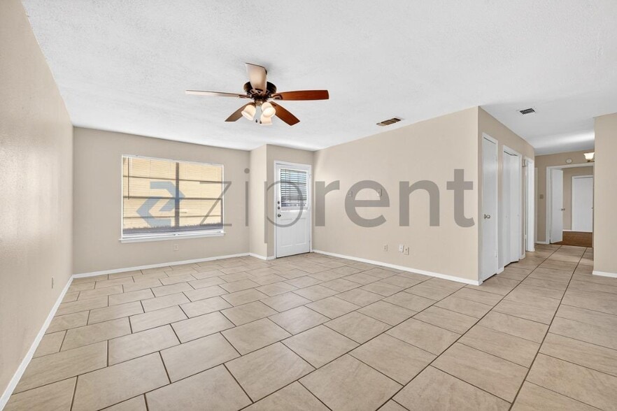Building Photo - 3225 Crites St