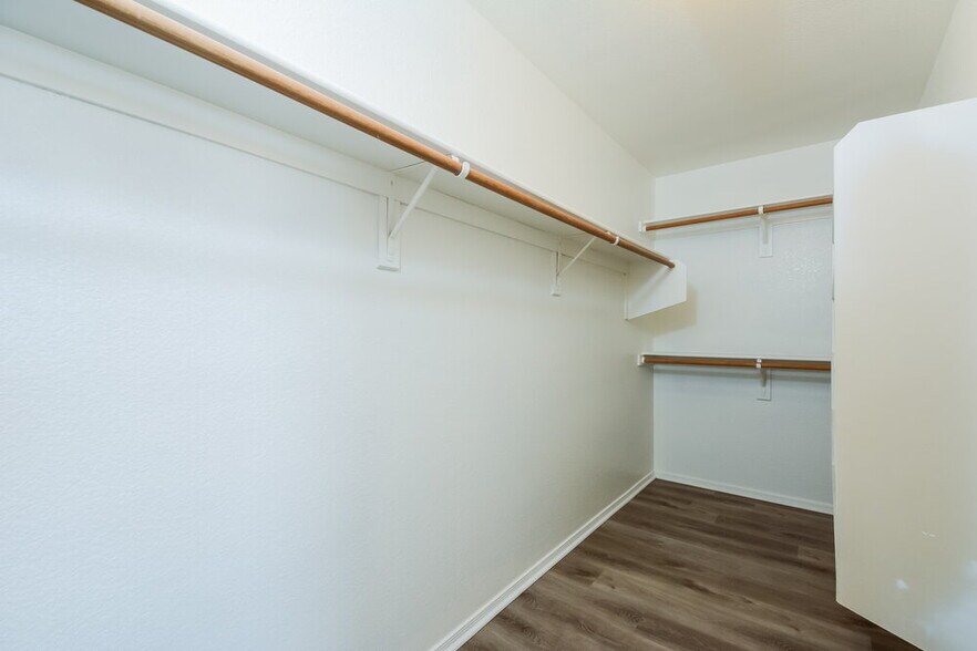 Building Photo - 10381 E Roywood Way