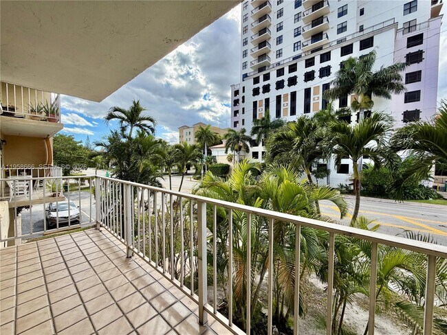 Building Photo - 901 SW 37th Ave