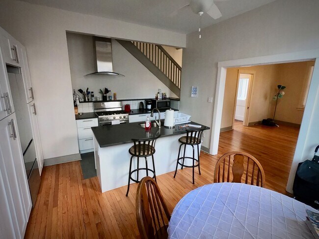 Building Photo - 5444 Claybourne St