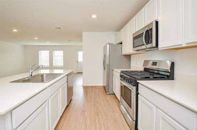 Building Photo - 27127 Breakaway Ln